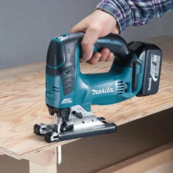 Scie sauteuse poignée étrier 18v sans bat ni chargeur Makita