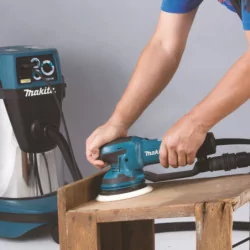 Ponceuse excentrique polisseuse 750W Ø150mm Makita