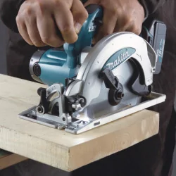 Scie circulaire DSS610Z 18 V Li-Ion 4 Ah Ø165 mm sans batterie Makita