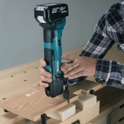 Découpeuse ponceuse 18v seul sans batterie ni chaugeur Makita