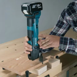 Découpeuse ponceuse 18v seul sans batterie ni chaugeur Makita