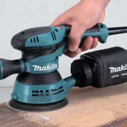 Ponceuse excentrique 300 W Makita BO5041J diamètre 125 mm en coffret Makpac